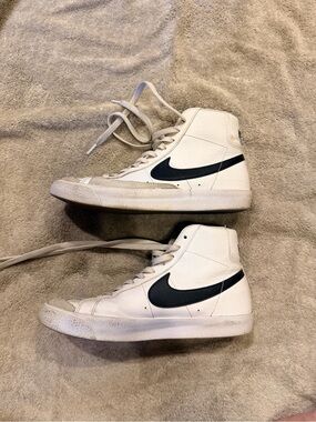 Nike Men's Blazer Mid '77 White Sneakers